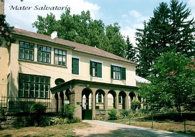 מלון Gödöllő Mater Salvatoris House מראה חיצוני תמונה